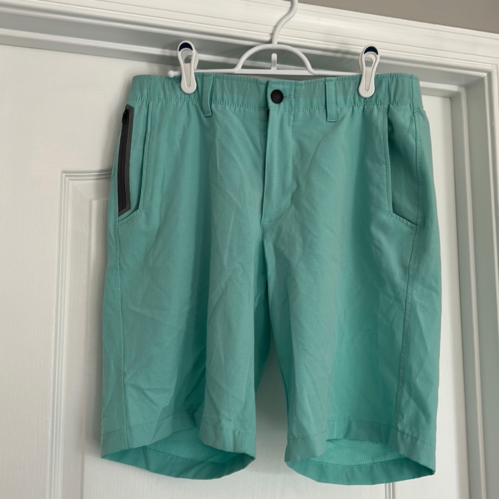 Under Armour Golf Shorts 34 loose fit